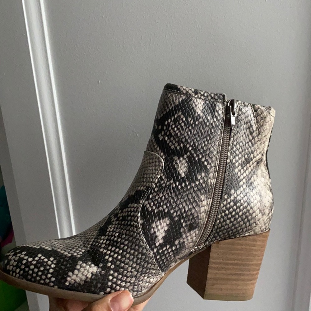 Carlos snakeskin print booties, women’s size 7.5